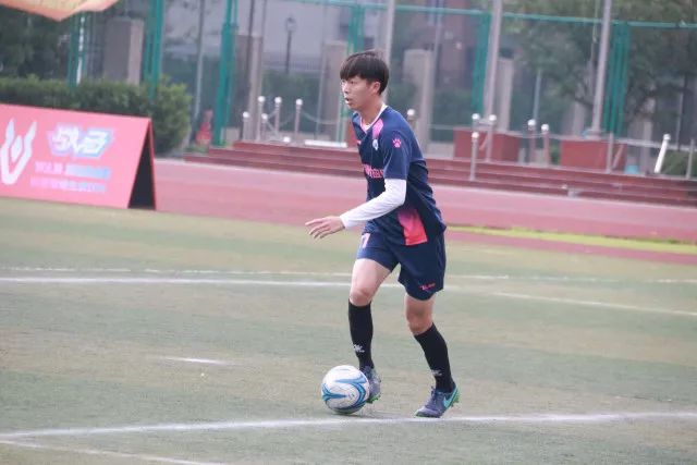 宋江去世后，燕青携李师师隐居，却生下个贪图权贵的后代